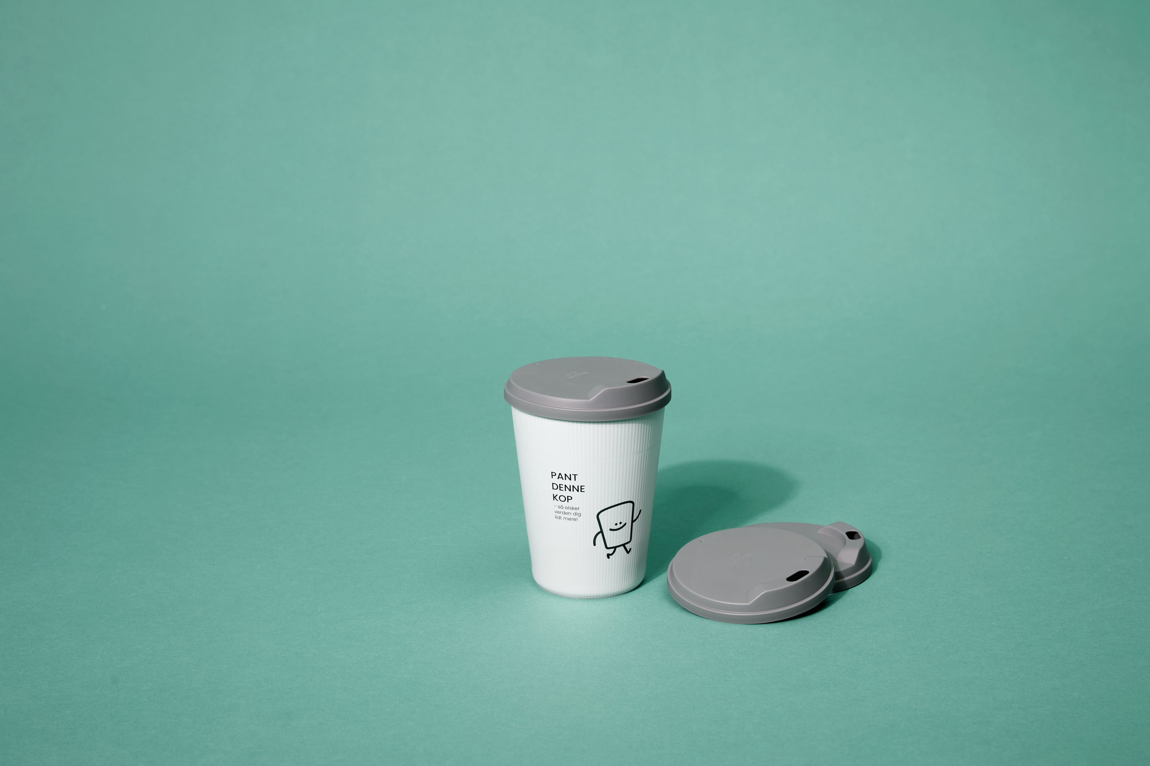 Sæt: Hvid termokop 250 ml + hvid termokop 430 ml + låg + transportkasse